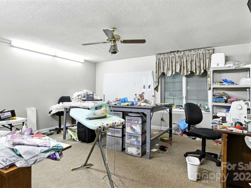 530 5th Street, Hickory, NC 28601.  MLS# CAR4289321, YatesRealty ID 353. Downstairs craft or flex room