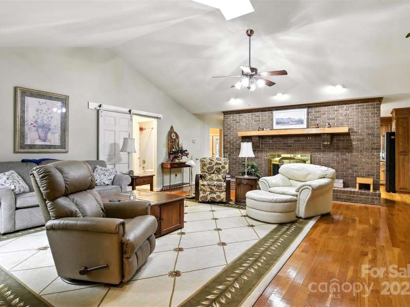 530 5th Street, Hickory, NC 28601.  MLS# CAR4289321, YatesRealty ID 353. Hardwood Flooring