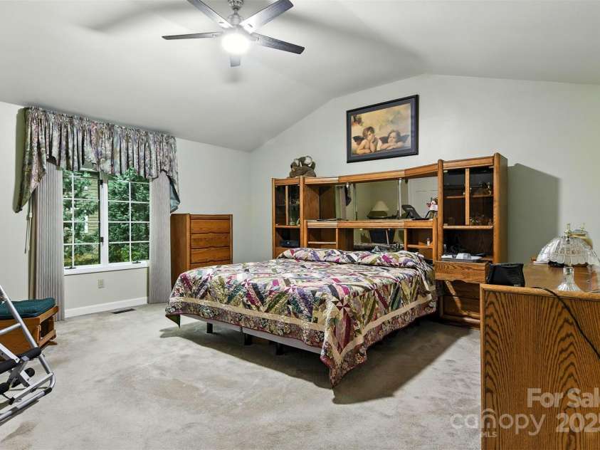 530 5th Street, Hickory, NC 28601.  MLS# CAR4289321, YatesRealty ID 353. Primary Bedroom on main floor