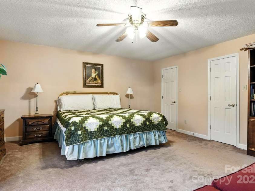 530 5th Street, Hickory, NC 28601.  MLS# CAR4289321, YatesRealty ID 353. Spacious with two closets