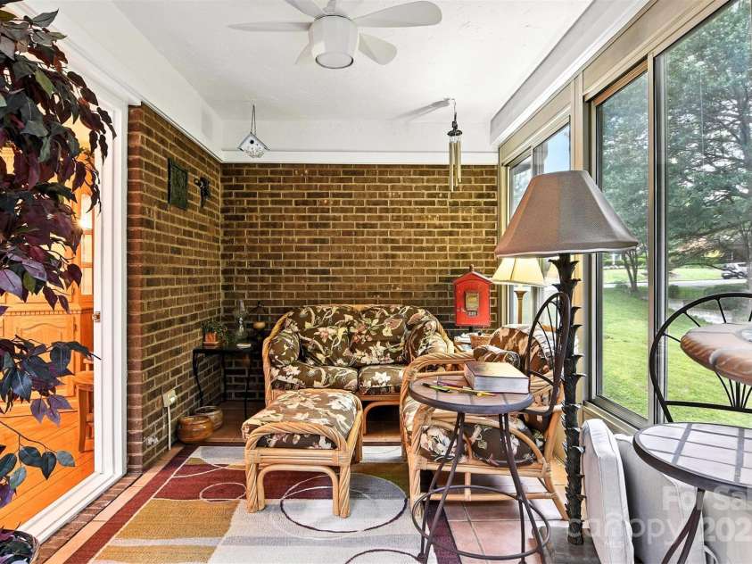 530 5th Street, Hickory, NC 28601.  MLS# CAR4289321, YatesRealty ID 353. Sunroom with windows that slide