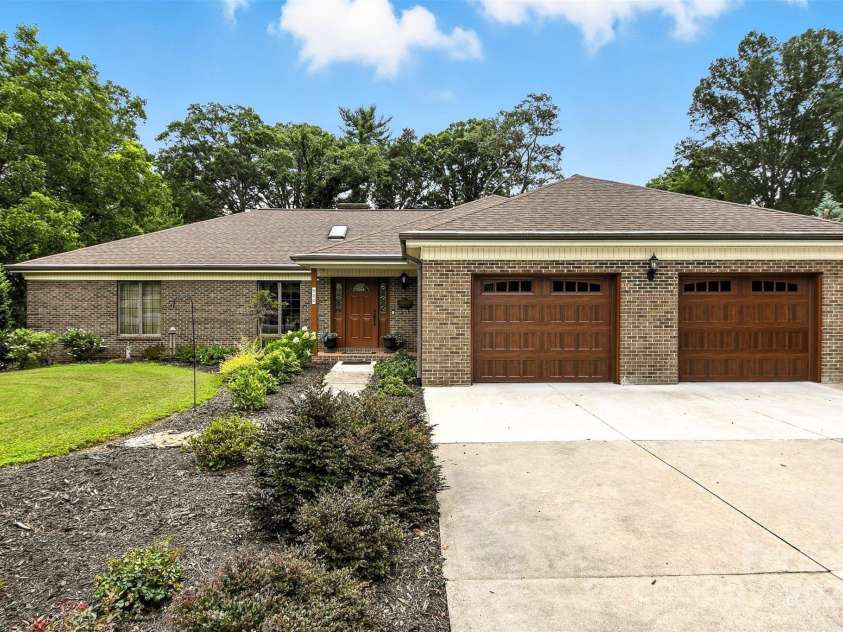 530 5th Street, Hickory, NC 28601.  MLS# CAR4289321, YatesRealty ID 353. Two Garage doors to allow space in garage