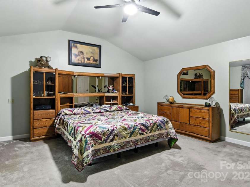530 5th Street, Hickory, NC 28601.  MLS# CAR4289321, YatesRealty ID 353. Vaulted ceiling