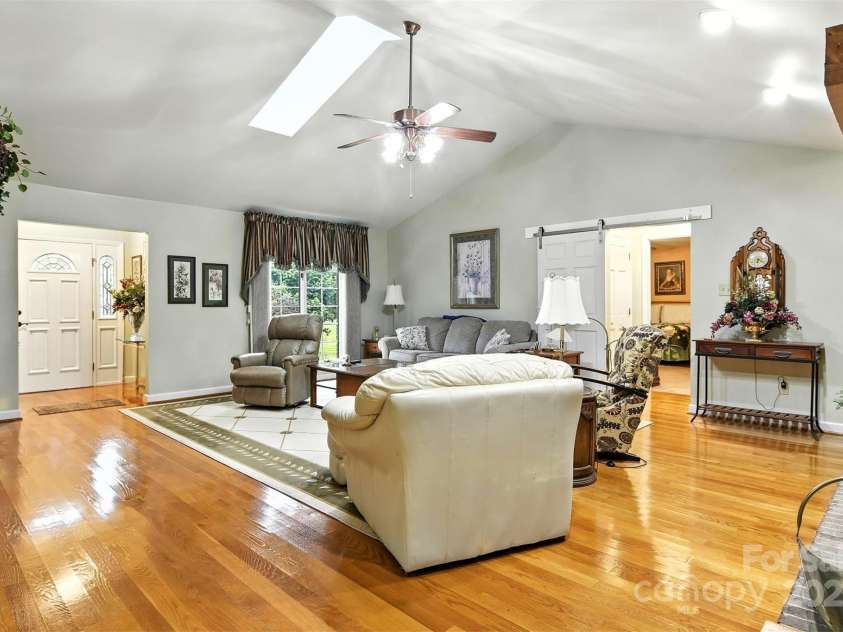 530 5th Street, Hickory, NC 28601.  MLS# CAR4289321, YatesRealty ID 353. Vaulted ceiling with skylight and gas logs fireplace