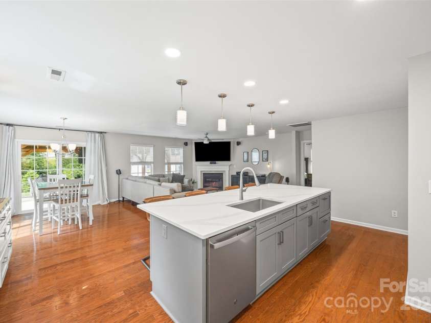 438 Elizabeth Valley Lane, Clover, SC 29710.  MLS# CAR4297149, YatesRealty ID 35300. 