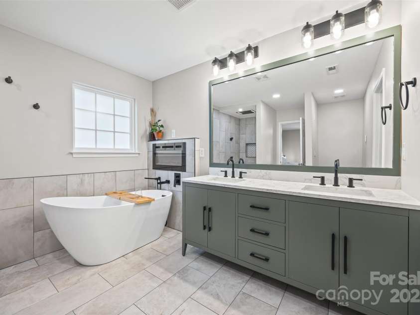 438 Elizabeth Valley Lane, Clover, SC 29710.  MLS# CAR4297149, YatesRealty ID 35300. 