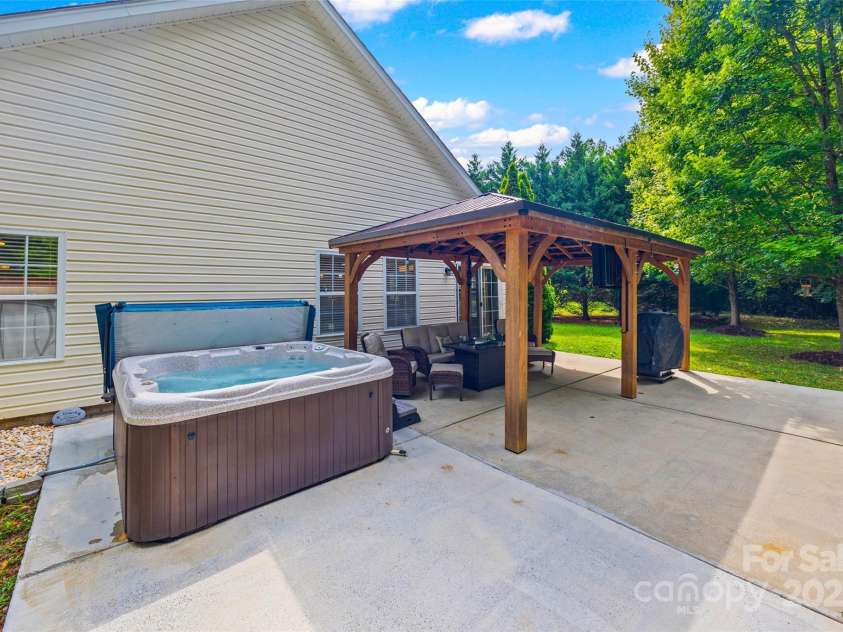 438 Elizabeth Valley Lane, Clover, SC 29710.  MLS# CAR4297149, YatesRealty ID 35300. 