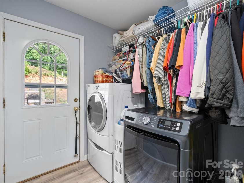 81 Aldens Way, Clyde, NC 28721.  MLS# CAR4400047, YatesRealty ID 35300. 