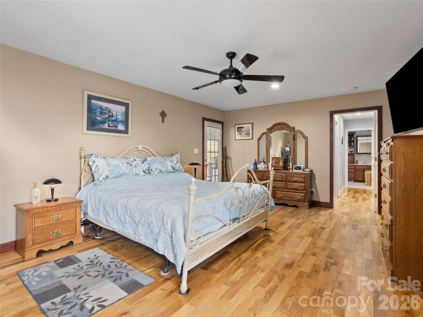 81 Aldens Way, Clyde, NC 28721.  MLS# CAR4400047, YatesRealty ID 35300. 