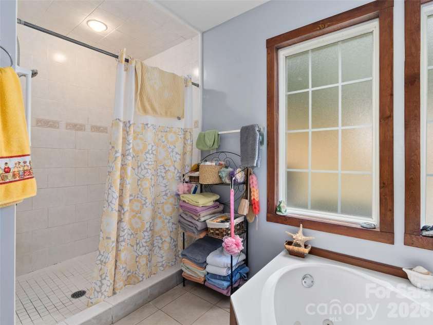 81 Aldens Way, Clyde, NC 28721.  MLS# CAR4400047, YatesRealty ID 35300. 