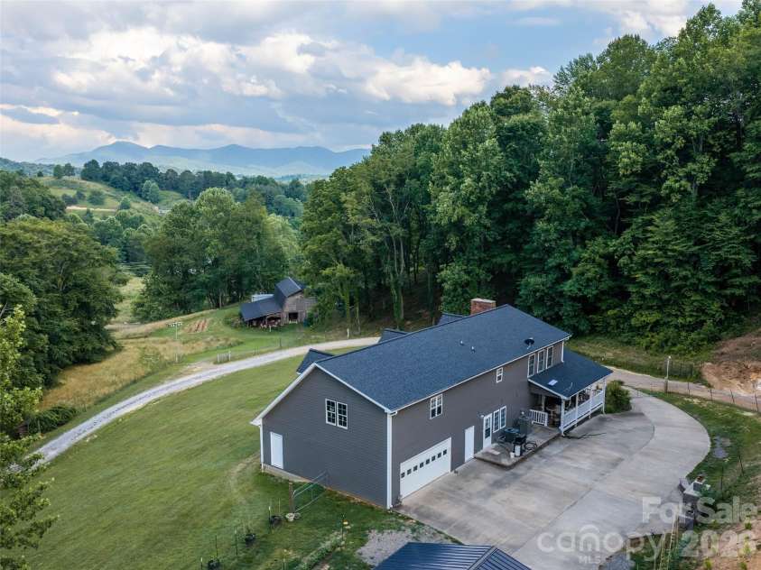 81 Aldens Way, Clyde, NC 28721.  MLS# CAR4400047, YatesRealty ID 35300. 