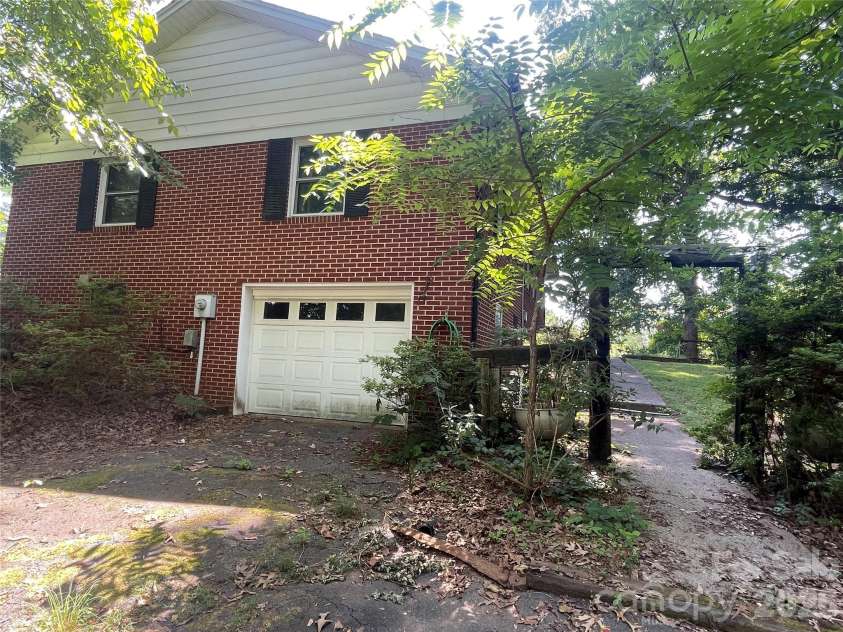 1099 Amherst Road, Morganton, NC 28655.  MLS# CAR4400099, YatesRealty ID 35301. Basement/Garage