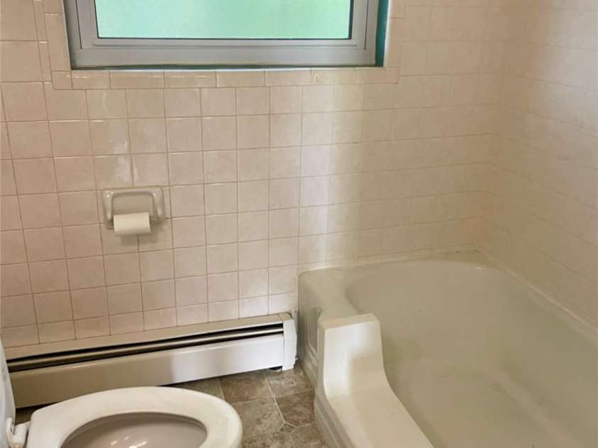 1099 Amherst Road, Morganton, NC 28655.  MLS# CAR4400099, YatesRealty ID 35301. Handicap accessible bath tub/shower