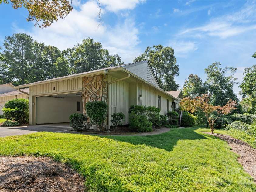 120 Clubwood Court, Asheville, NC 28803.  MLS# CAR4288117, YatesRealty ID 35301. 