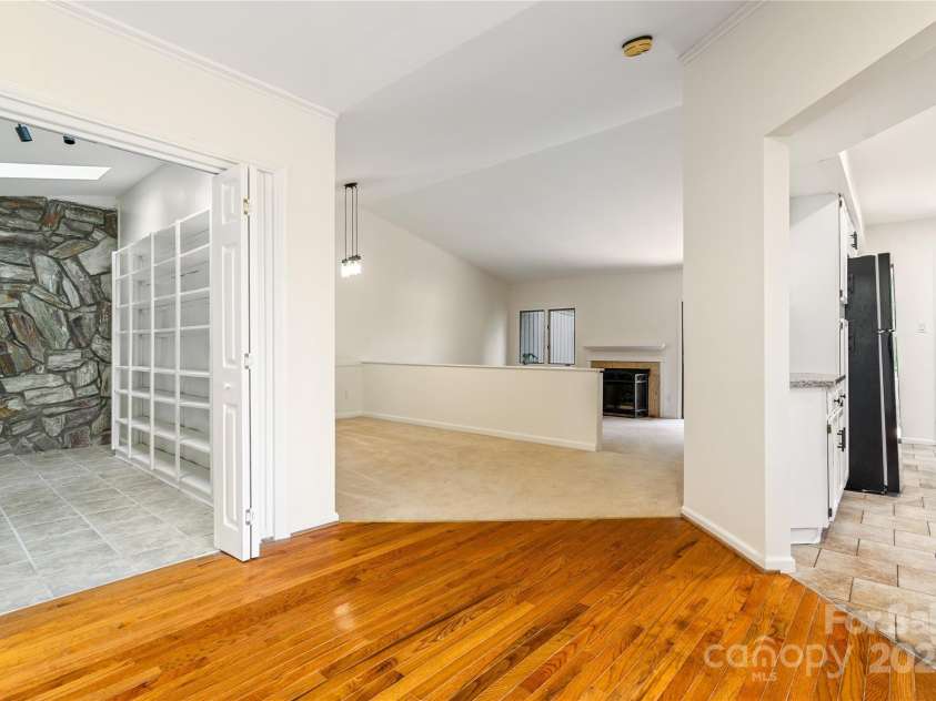 120 Clubwood Court, Asheville, NC 28803.  MLS# CAR4288117, YatesRealty ID 35301. 