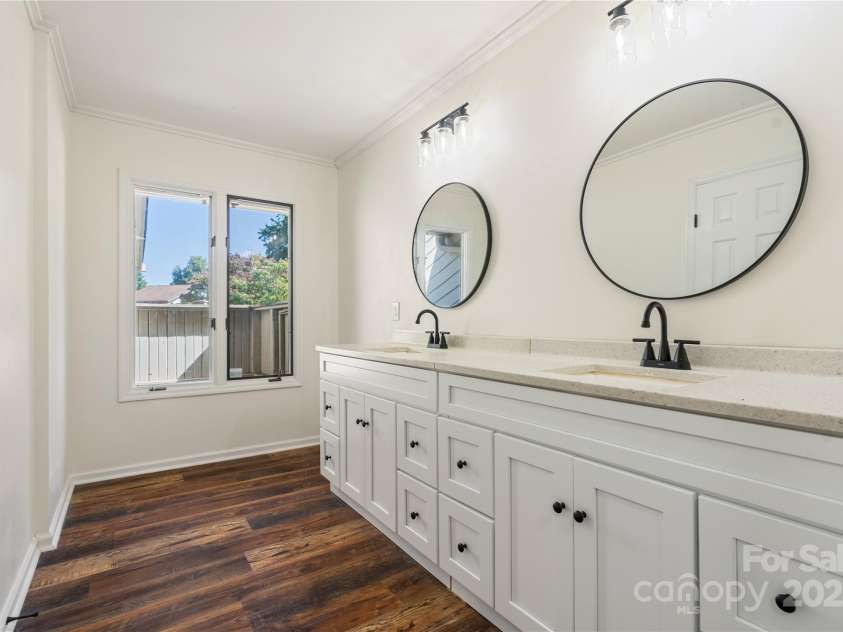 120 Clubwood Court, Asheville, NC 28803.  MLS# CAR4288117, YatesRealty ID 35301. 