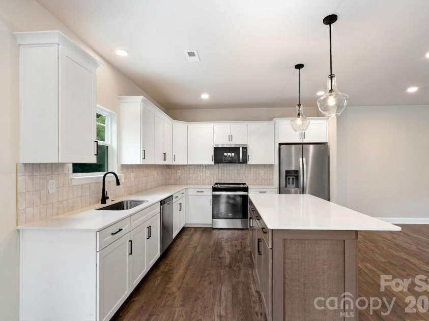 191 Cherry Springs Lane, Asheville, NC 28804.  MLS# CAR4400368, YatesRealty ID 35302. 