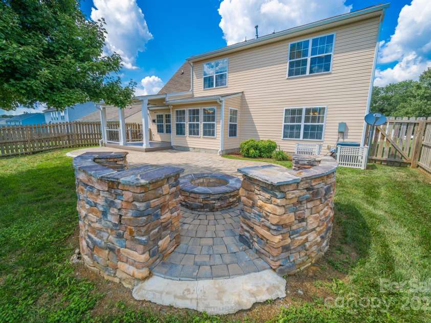 383 Courtland Court, Kannapolis, NC 28081.  MLS# CAR4292799, YatesRealty ID 35302. 