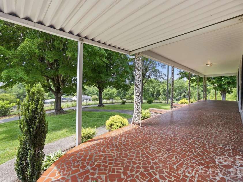 109 Kincaid Hill Drive, Lenoir, NC 28645.  MLS# CAR4387551, YatesRealty ID 35303. 