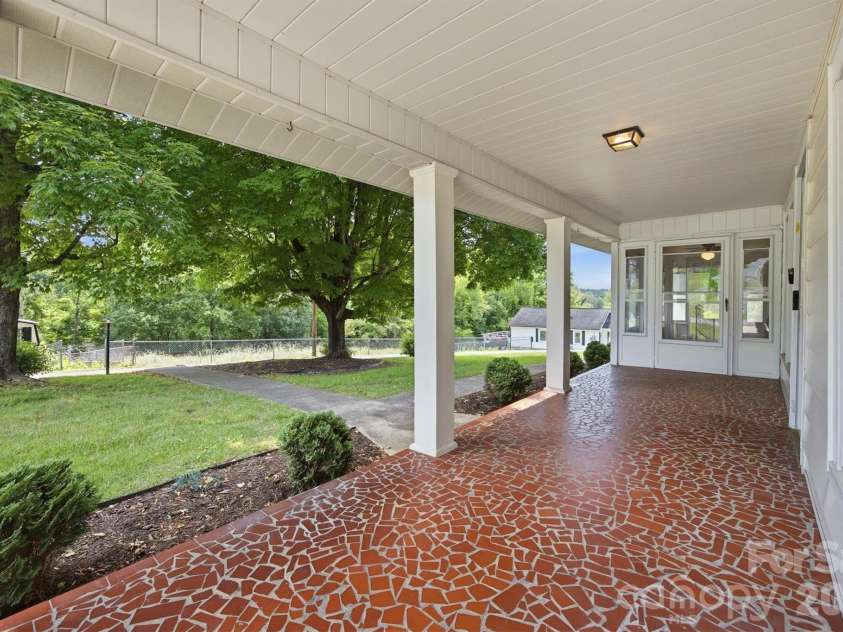 109 Kincaid Hill Drive, Lenoir, NC 28645.  MLS# CAR4387551, YatesRealty ID 35303. 