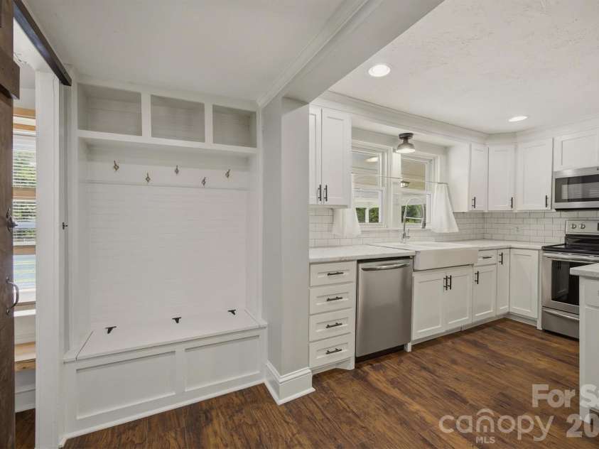 109 Kincaid Hill Drive, Lenoir, NC 28645.  MLS# CAR4387551, YatesRealty ID 35303. 