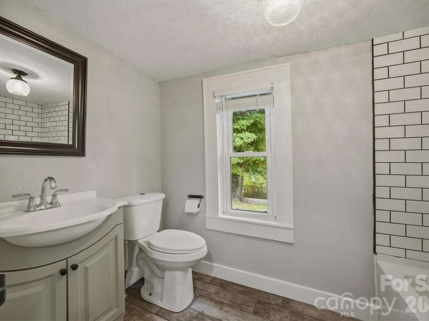 109 Kincaid Hill Drive, Lenoir, NC 28645.  MLS# CAR4387551, YatesRealty ID 35303. 