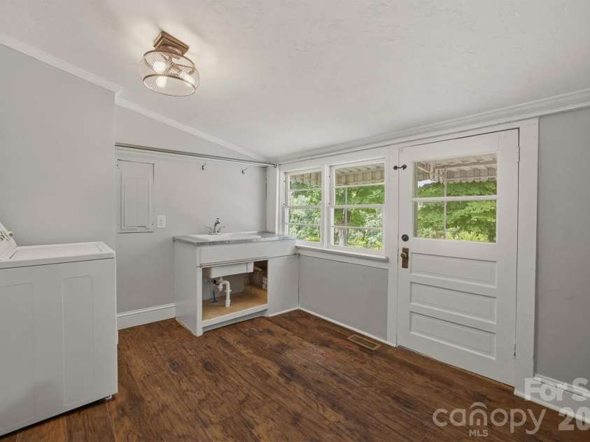 109 Kincaid Hill Drive, Lenoir, NC 28645.  MLS# CAR4387551, YatesRealty ID 35303. 