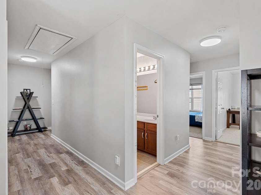 8220 Ruby Valley Road, Charlotte, NC 28277.  MLS# CAR4373964, YatesRealty ID 35304. 2nd Floor Hallway