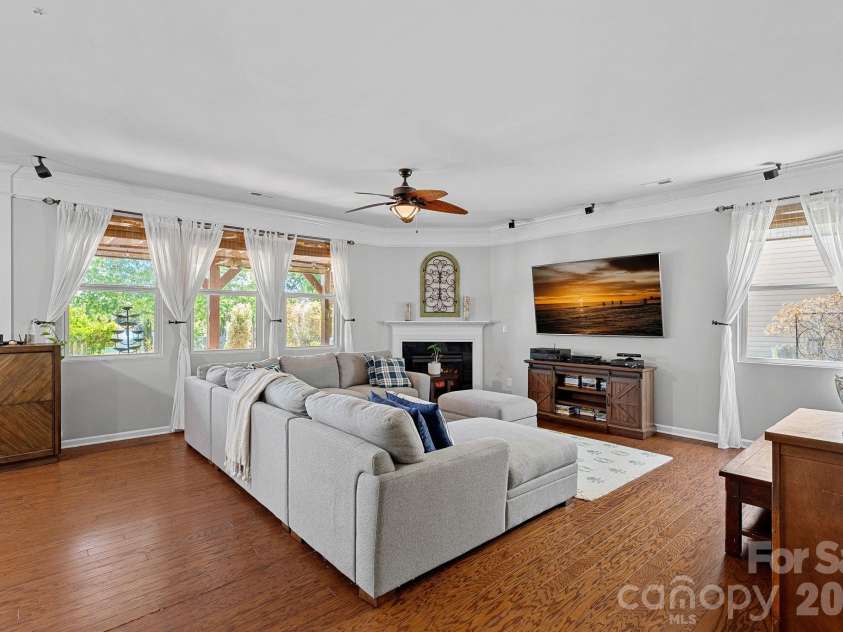 8220 Ruby Valley Road, Charlotte, NC 28277.  MLS# CAR4373964, YatesRealty ID 35304. Family Room