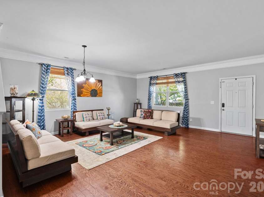 8220 Ruby Valley Road, Charlotte, NC 28277.  MLS# CAR4373964, YatesRealty ID 35304. Foyer/Living Room