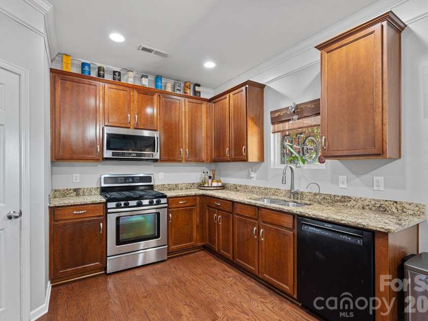 8220 Ruby Valley Road, Charlotte, NC 28277.  MLS# CAR4373964, YatesRealty ID 35304. Kitchen