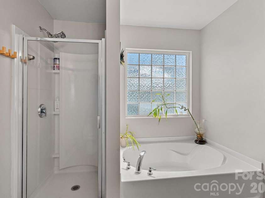 8220 Ruby Valley Road, Charlotte, NC 28277.  MLS# CAR4373964, YatesRealty ID 35304. Primary Bathroom