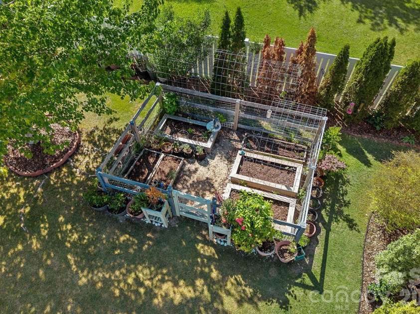 8220 Ruby Valley Road, Charlotte, NC 28277.  MLS# CAR4373964, YatesRealty ID 35304. Raised Bed Enclosed Vegetable Garden