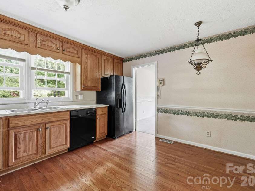 994 Tamworth Road, Asheboro, NC 27203.  MLS# CAR4399776, YatesRealty ID 35305. Kitchen
