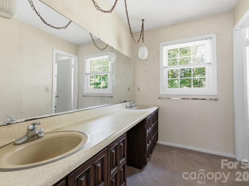 994 Tamworth Road, Asheboro, NC 27203.  MLS# CAR4399776, YatesRealty ID 35305. Master Bath