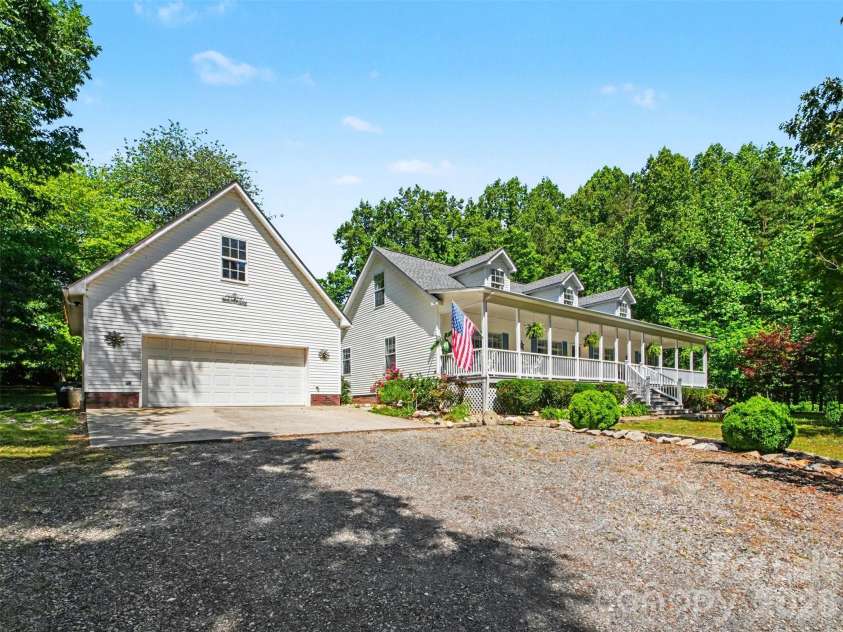 915 Ostwalt Amity Road, Statesville, NC 28677.  MLS# CAR4399624, YatesRealty ID 35306. 