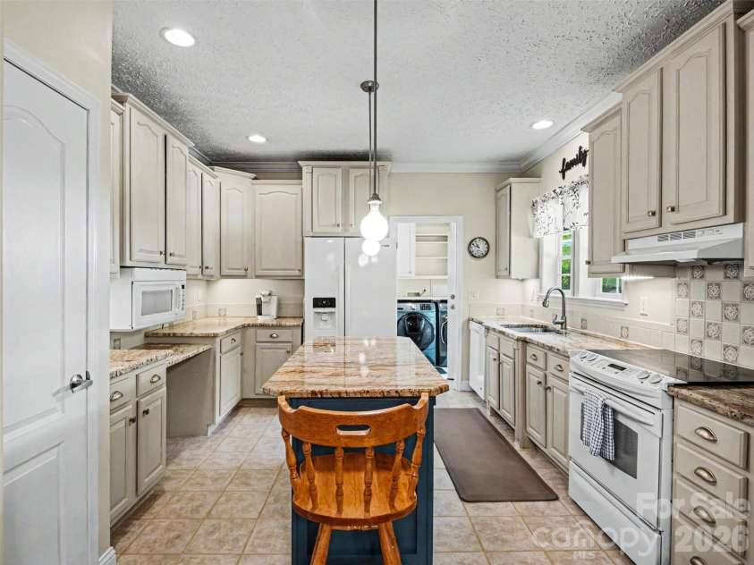 915 Ostwalt Amity Road, Statesville, NC 28677.  MLS# CAR4399624, YatesRealty ID 35306. 