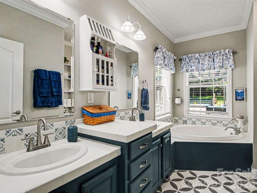 915 Ostwalt Amity Road, Statesville, NC 28677.  MLS# CAR4399624, YatesRealty ID 35306. 