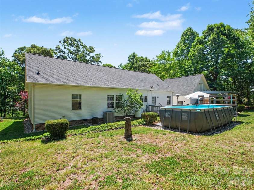 915 Ostwalt Amity Road, Statesville, NC 28677.  MLS# CAR4399624, YatesRealty ID 35306. 