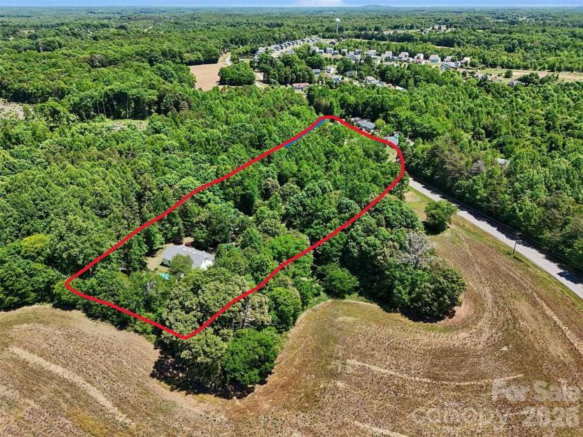 915 Ostwalt Amity Road, Statesville, NC 28677.  MLS# CAR4399624, YatesRealty ID 35306. Lines are approximate for represenative only.