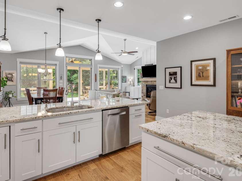 60 Barnrock Drive, Mills River, NC 28759.  MLS# CAR4399294, YatesRealty ID 35309. 