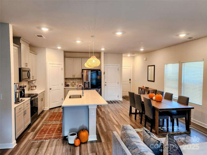 3873 County Down Avenue, Kannapolis, NC 28081.  MLS# CAR4319920, YatesRealty ID 3531. Bright and spacious floor plan