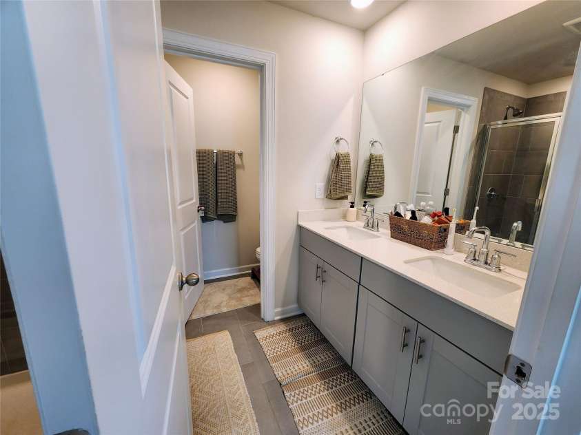 3873 County Down Avenue, Kannapolis, NC 28081.  MLS# CAR4319920, YatesRealty ID 3531. Owner bath