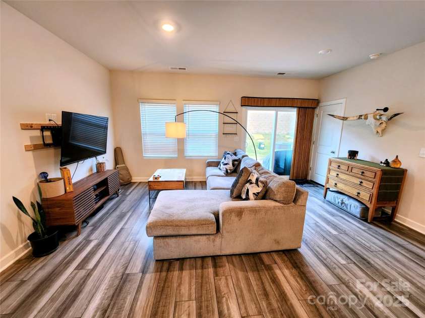 3873 County Down Avenue, Kannapolis, NC 28081.  MLS# CAR4319920, YatesRealty ID 3531. Sit back and relax in your gorgeous new great room