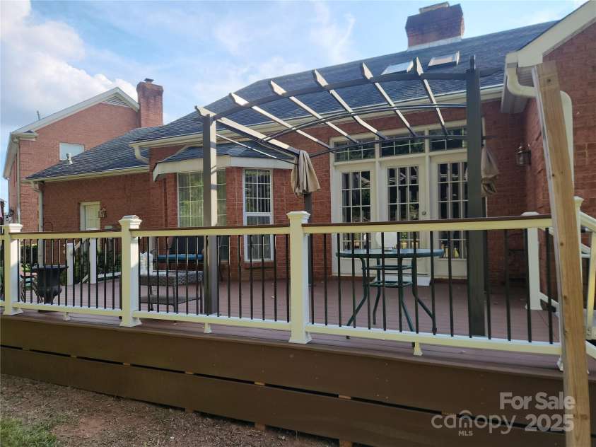 3104 Yvonne Lane, Charlotte, NC 28216.  MLS# CAR4285006, YatesRealty ID 35310. 