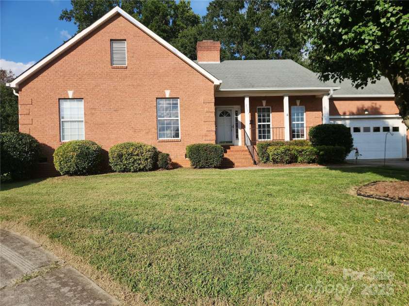 3104 Yvonne Lane, Charlotte, NC 28216.  MLS# CAR4285006, YatesRealty ID 35310. 