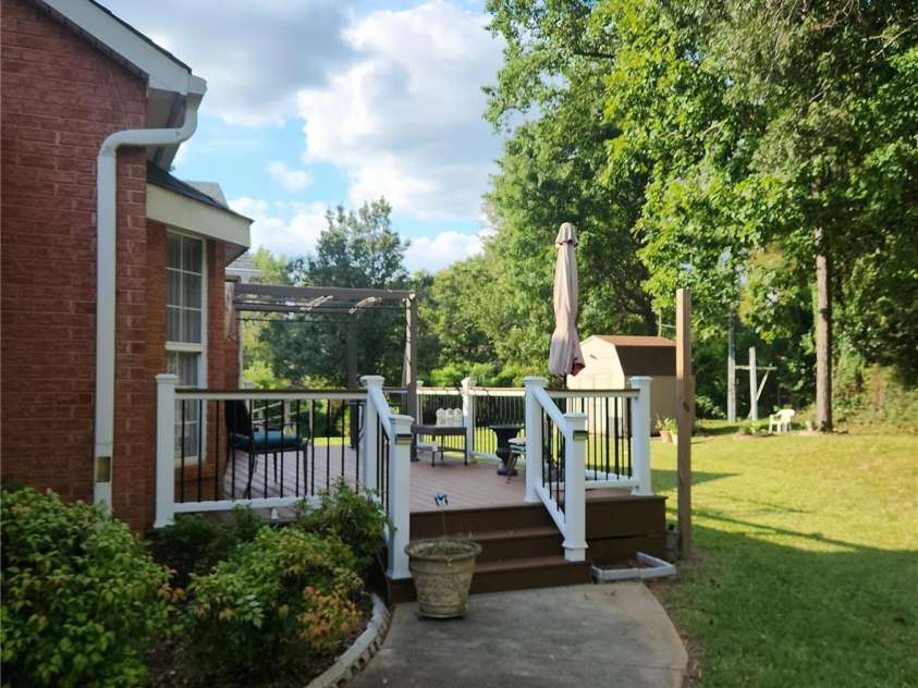 3104 Yvonne Lane, Charlotte, NC 28216.  MLS# CAR4285006, YatesRealty ID 35310. 