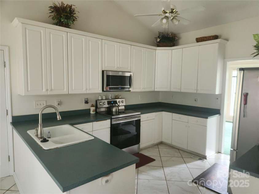 3104 Yvonne Lane, Charlotte, NC 28216.  MLS# CAR4285006, YatesRealty ID 35310. 
