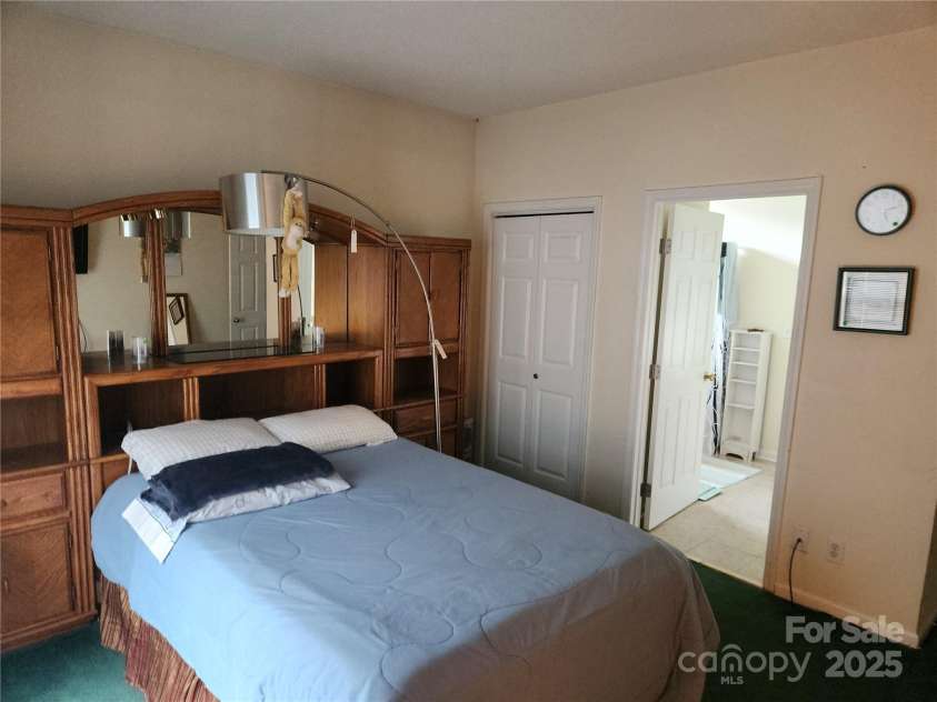 3104 Yvonne Lane, Charlotte, NC 28216.  MLS# CAR4285006, YatesRealty ID 35310. 