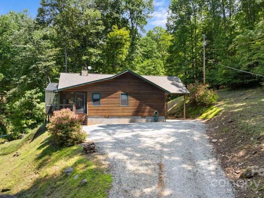 1150 Marr Creek Road, Bryson City, NC 28713.  MLS# CAR4297466, YatesRealty ID 35311. 